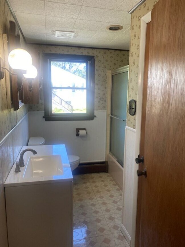 Building Photo - For Rent! Single Family Home in Owen J Roberts!