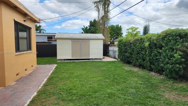 Building Photo - 8010 SW 16th St