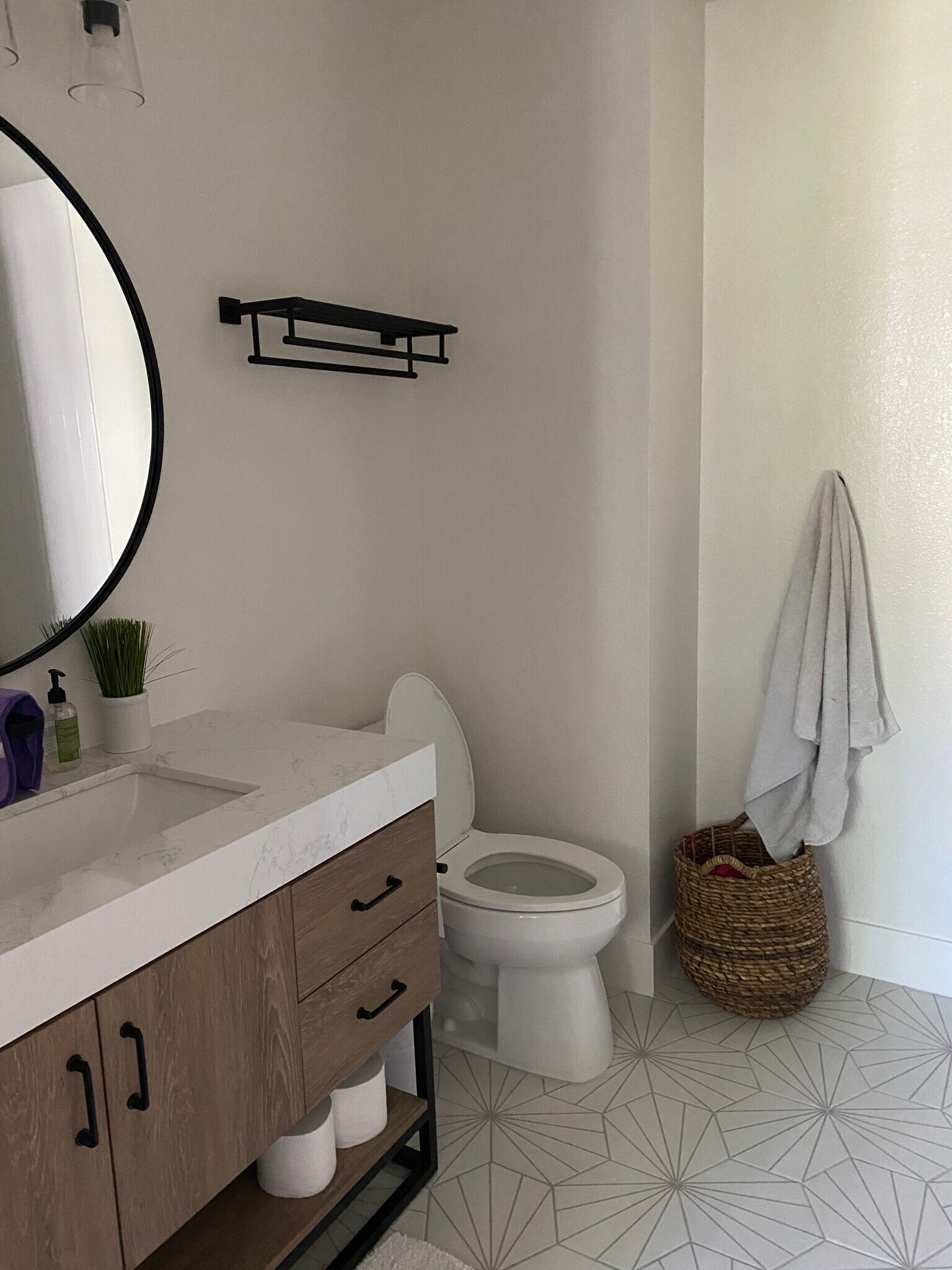 Building Photo - 52 Rainbow Cir