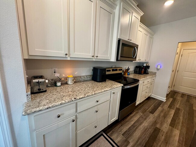 Building Photo - 9867 Shangri La West Rd