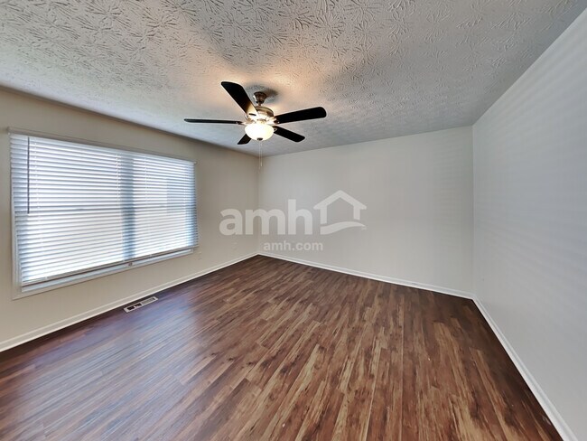 Building Photo - 536 Richwood Drive