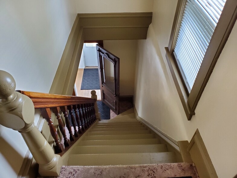 Building Photo - 108 3rd St W
