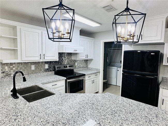 Building Photo - 213 S 49th St