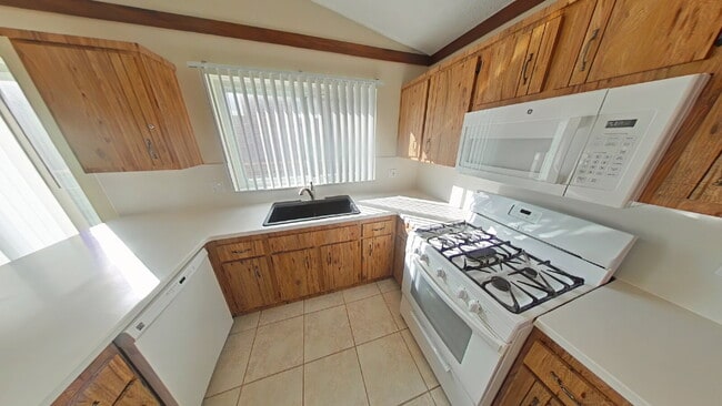 Building Photo - 12957 Canterbury Dr