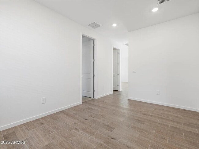 Building Photo - 4210 W Yolanda Ln