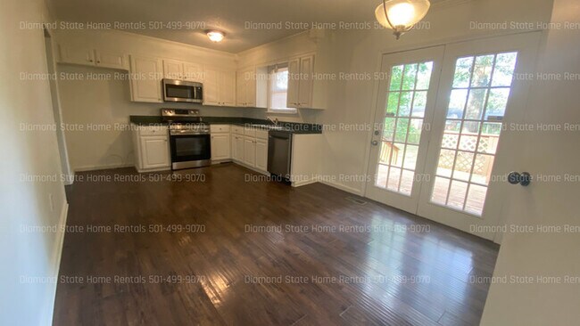 Building Photo - 4 bedroom 2 bath home for rent