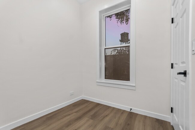 Building Photo - 1721 W Pierce Ave