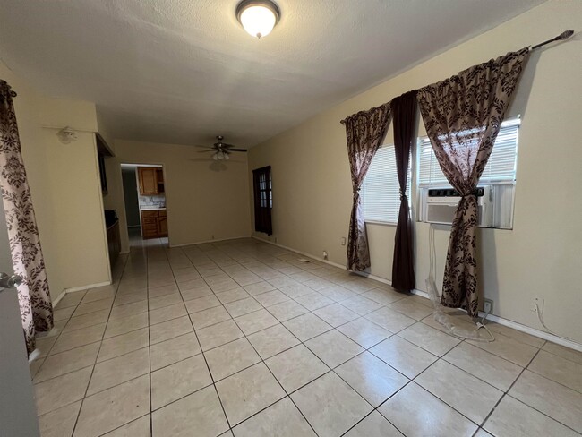 Building Photo - 125 Burge Dr