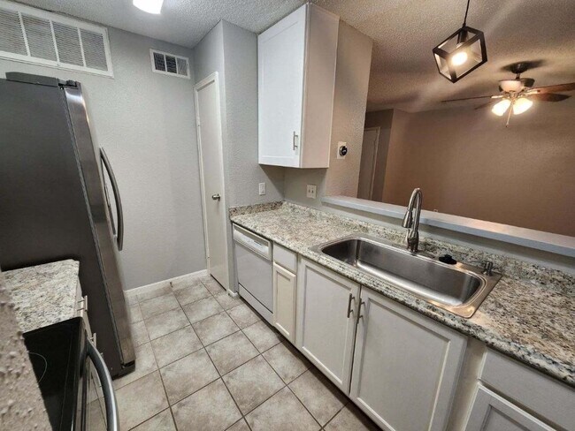 Building Photo - 2120 El Paseo St
