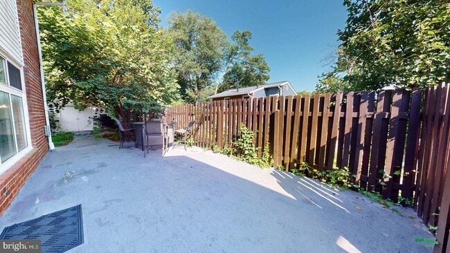 Building Photo - 6337 Phyllis Ln