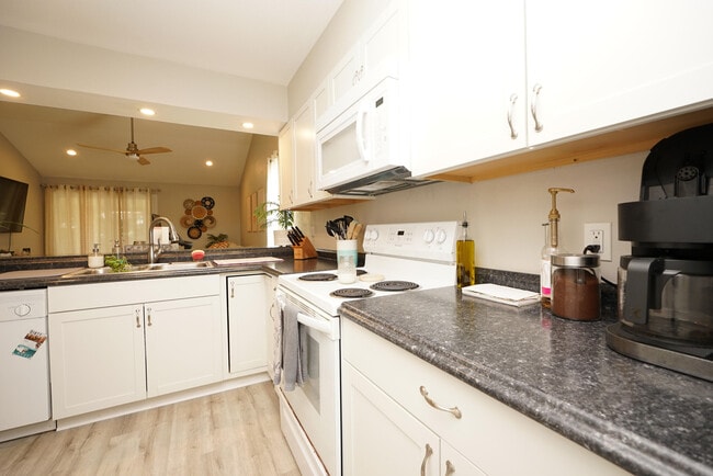 Building Photo - 1503 Green Acres Blvd