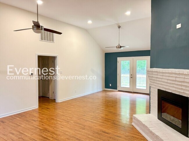 Building Photo - 2581 Glenridge Ct