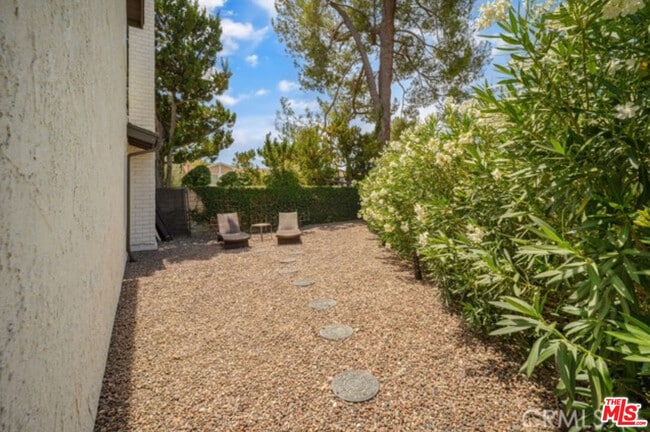 Building Photo - 26065 Redbluff Dr