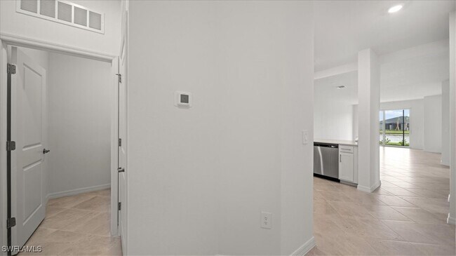 Building Photo - 14730 White Pearl Rd