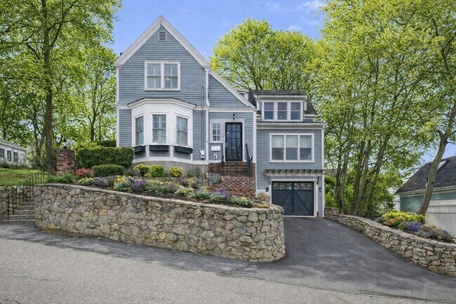 Building Photo - 71 King St