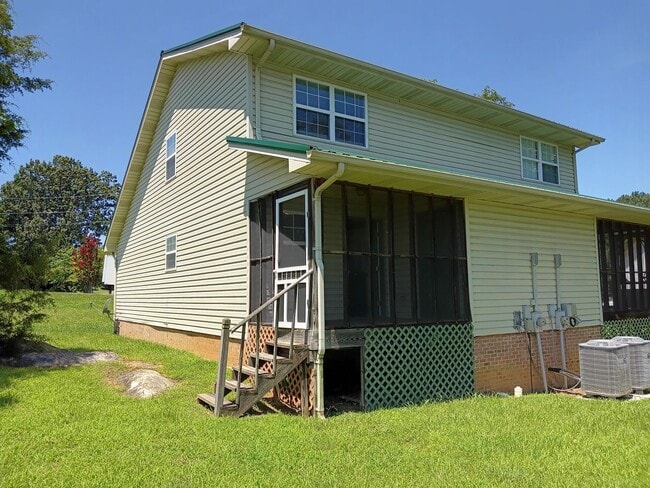 Building Photo - 2 Bedroom / 2 Bath Duplex Gray, TN 37615