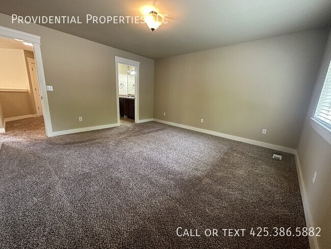 Building Photo - 9720-9186 186 St E