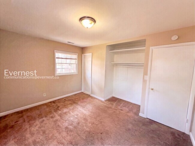 Building Photo - 208 Von Dale Dr