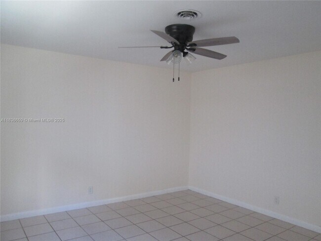 Building Photo - 4831 Bayview Dr