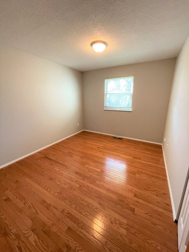 Building Photo - Charming 3 Bed/2 Bath Brick Ranch Home in ...