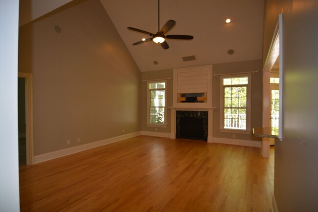 Building Photo - Beautiful, spacious home in The Preserve