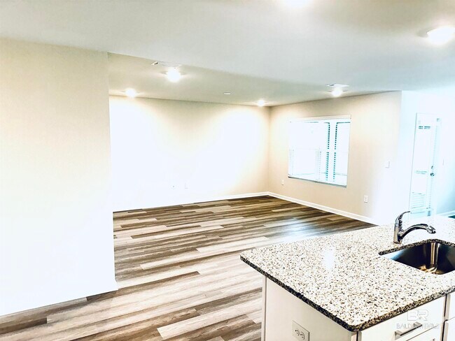 Building Photo - 394 Preston Wy