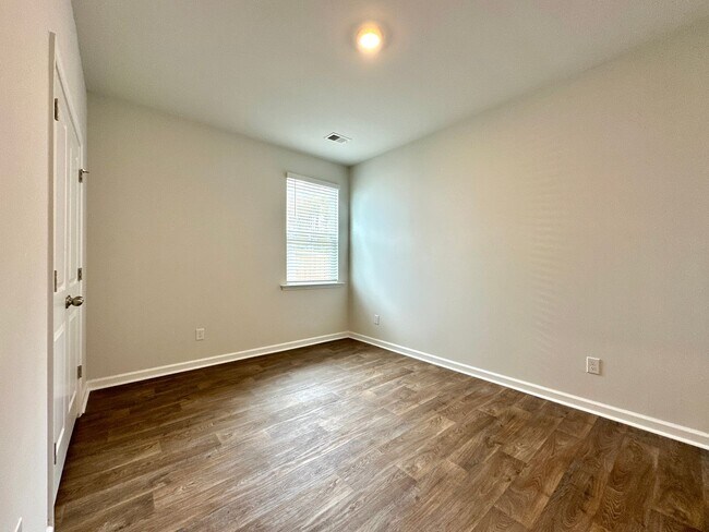 Building Photo - 3/2 home in Pine Hills in Cane Bay of Summerville!