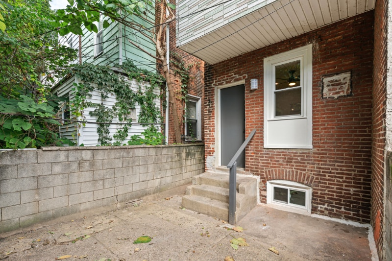 Building Photo - 2528 S 63rd St
