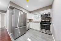 Building Photo - 1792 E 48th St