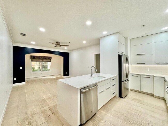 Building Photo - 4207 S Dale Mabry Hwy