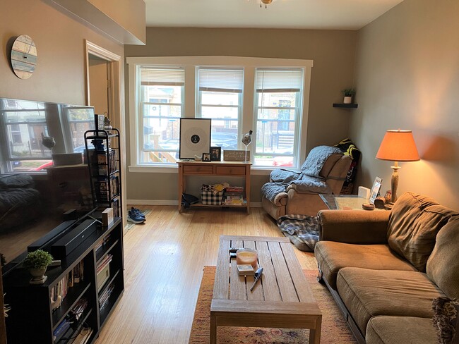 Building Photo - 2157 W Fletcher St