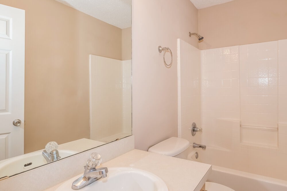 Building Photo - 8137 Leafcrest Dr