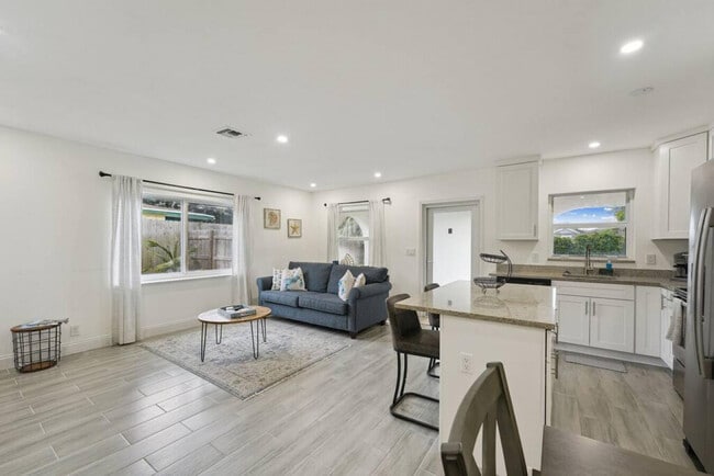 Building Photo - 3133 Albatross Rd