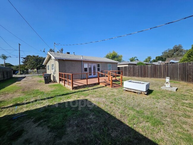 Building Photo - 908 S Sinclair Ave