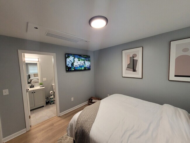 Building Photo - 81 Luna St