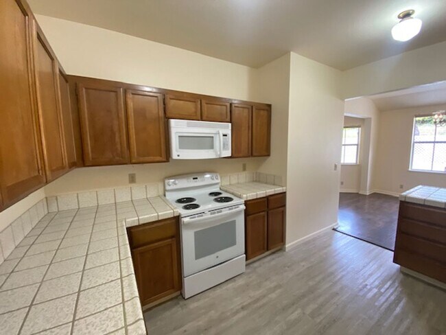 Building Photo - 63 Glen Lake Dr