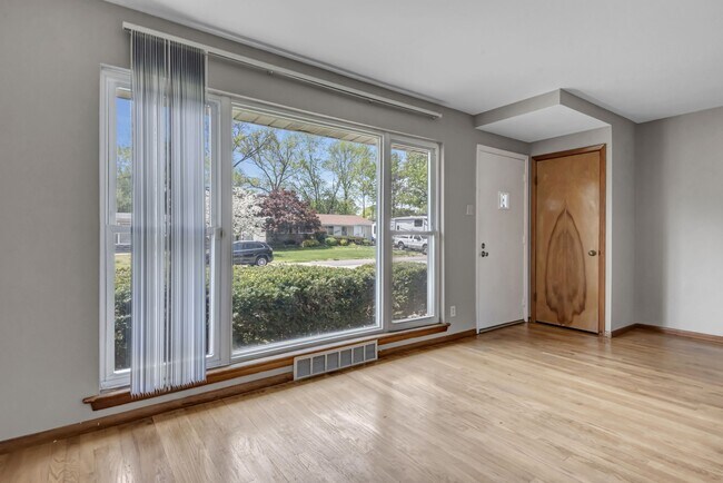 Building Photo - 765 Babler Dr