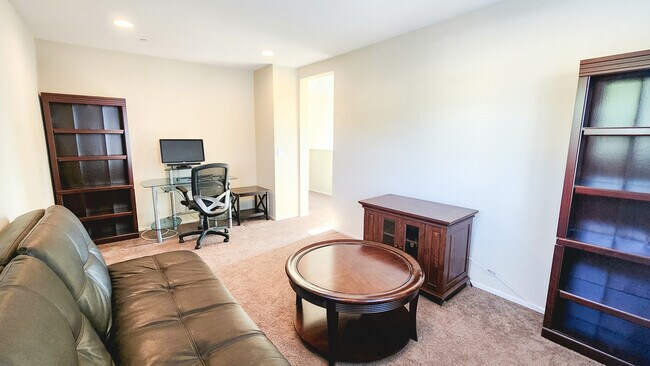 Building Photo - 34213 Parkside Dr