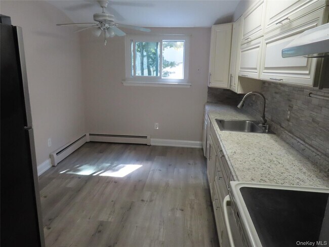 Building Photo - 1210 Smithtown Ave