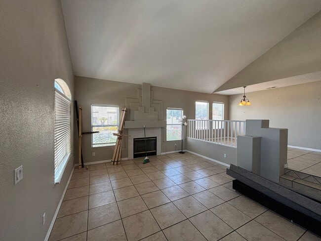Building Photo - Beautiful 3-Bedroom, 2.5-Bath Home with Spacious Loft & Private Spa Backyard
