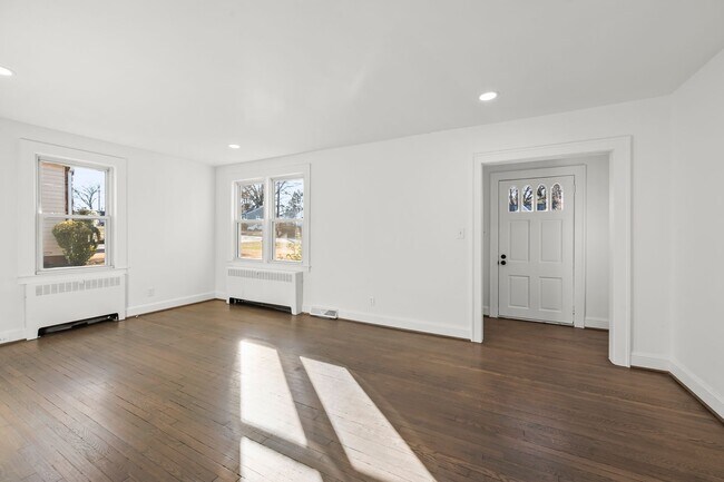 Building Photo - Beautiful 3bed/1bath