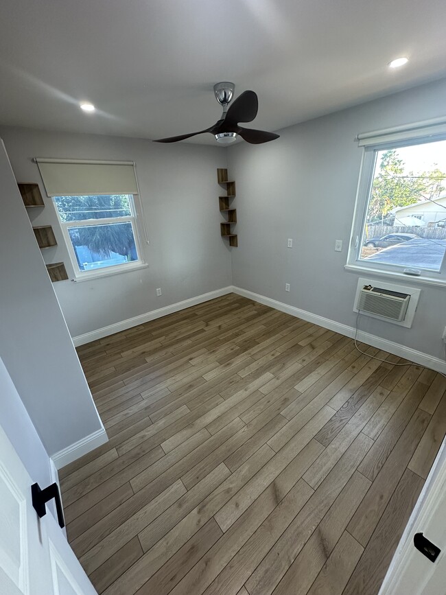 Building Photo - 3114 Dupont St S