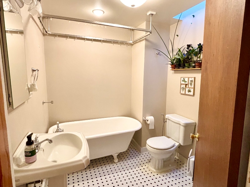 Building Photo - 640 S Lakewood Ave