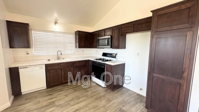 Building Photo - 23097 Mansfield Ln