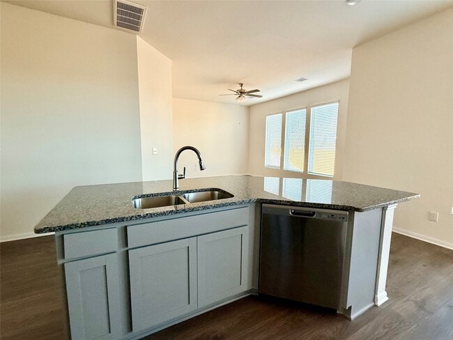 Building Photo - 408 Magnolia Ln