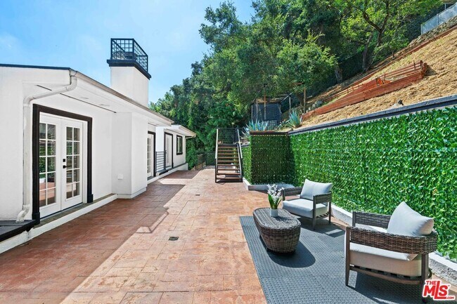 Building Photo - 2563 Hutton Dr