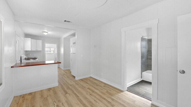 Building Photo - 2026 22nd St S