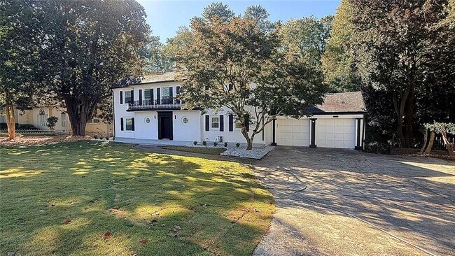 Building Photo - 200 W Paces Ferry Rd NW