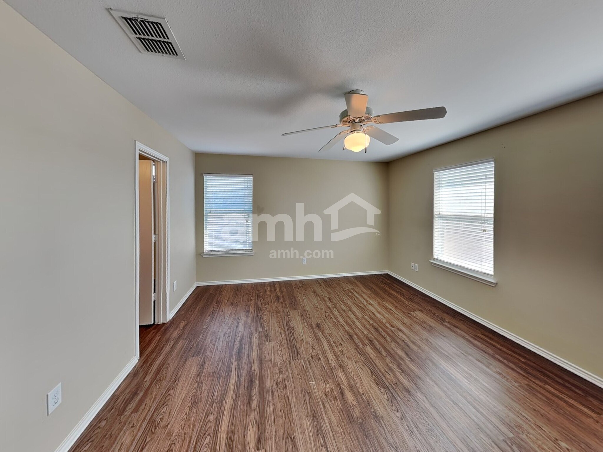 Building Photo - 9227 Mare Country