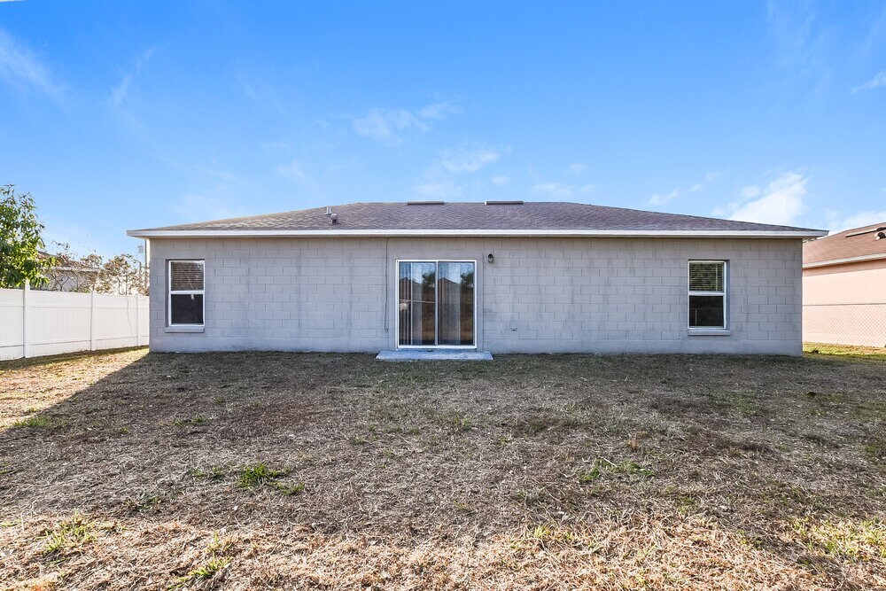 Building Photo - 627 Cotulla Dr